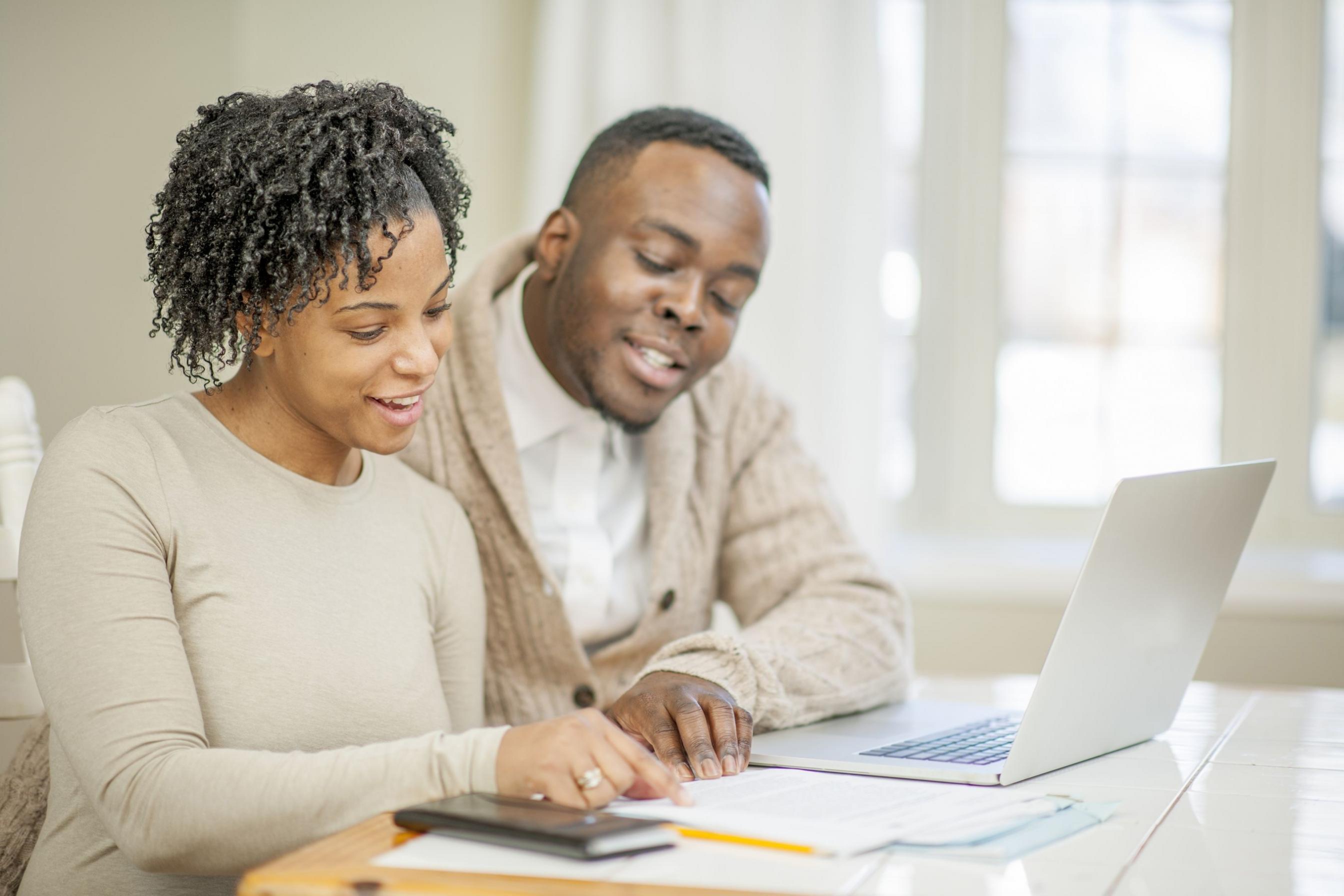 Moderner Arbeitsplatz für effektiven Fernunterricht